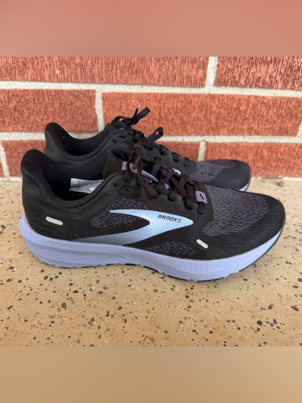 WOMEN’S BROOKS LAUNCH 9 BLACK/PURPLE ATHLETIC RUNNING SHOES size 8